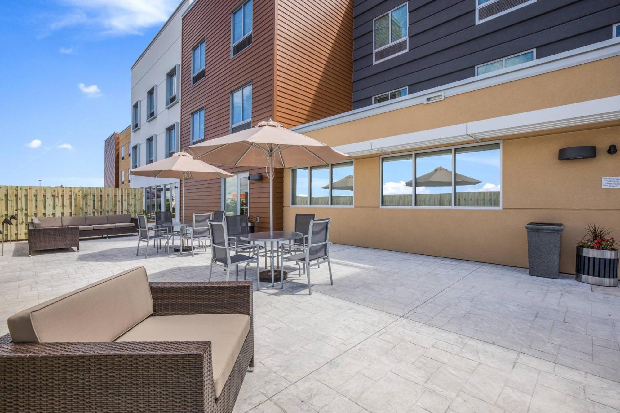 Fairfield Inn & Suites Whitewater Экстерьер фото